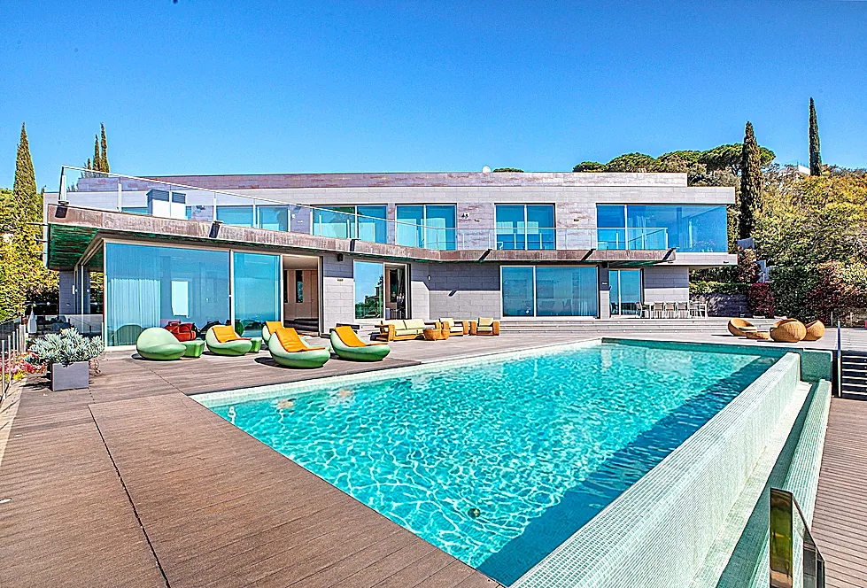 El auge de las piscinas de lujo: cómo el agua redefine el mercado inmobiliario premium en España
